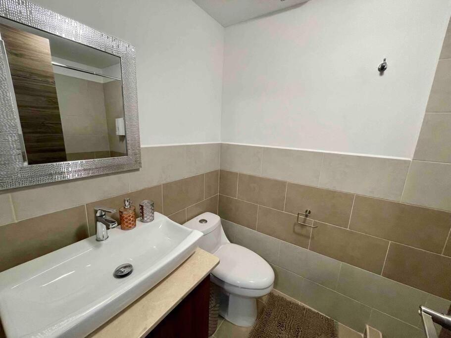 Lovely 2 Bedroom Rental Unit With Free Parking グアテマラシティ エクステリア 写真
