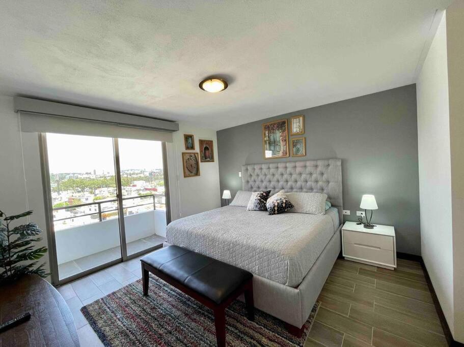 Lovely 2 Bedroom Rental Unit With Free Parking グアテマラシティ エクステリア 写真