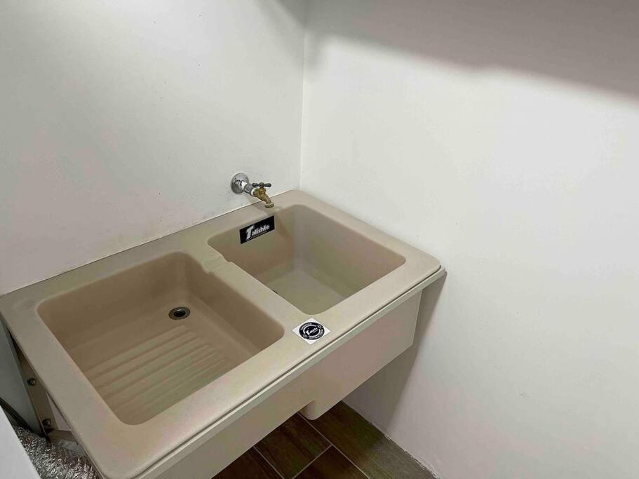 Lovely 2 Bedroom Rental Unit With Free Parking グアテマラシティ エクステリア 写真
