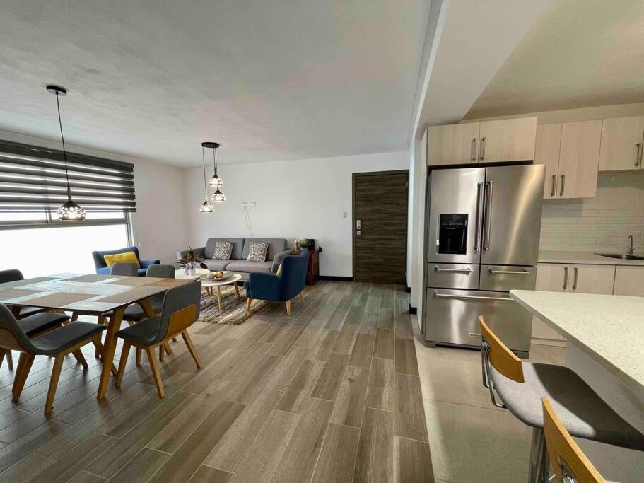 Lovely 2 Bedroom Rental Unit With Free Parking グアテマラシティ エクステリア 写真