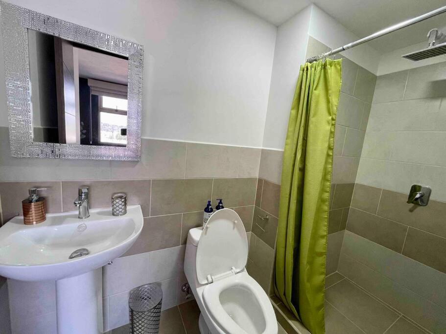 Lovely 2 Bedroom Rental Unit With Free Parking グアテマラシティ エクステリア 写真