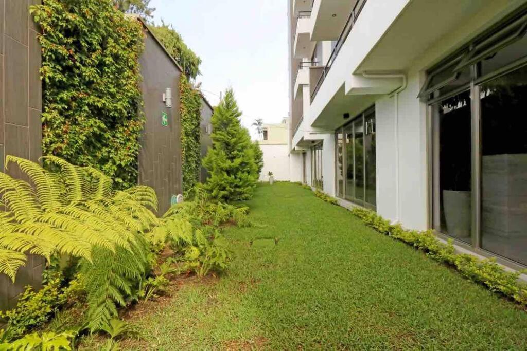 Lovely 2 Bedroom Rental Unit With Free Parking グアテマラシティ エクステリア 写真