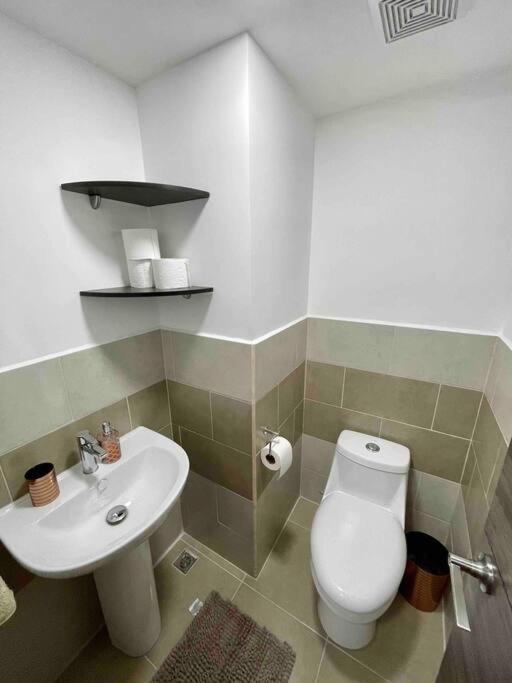 Lovely 2 Bedroom Rental Unit With Free Parking グアテマラシティ エクステリア 写真