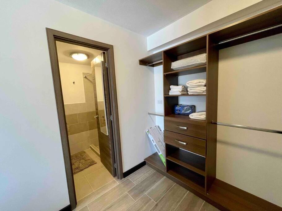 Lovely 2 Bedroom Rental Unit With Free Parking グアテマラシティ エクステリア 写真