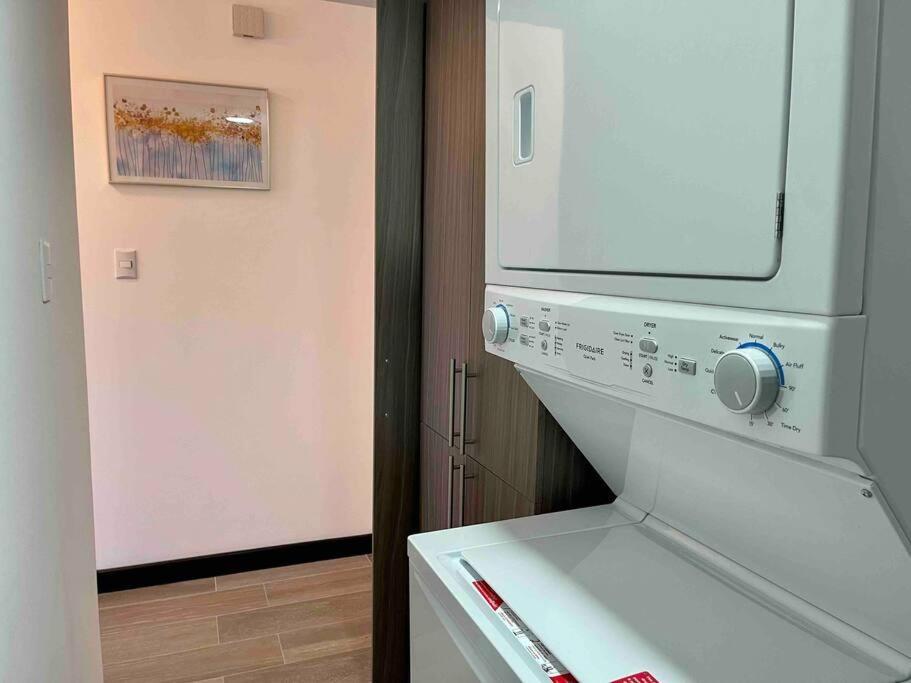 Lovely 2 Bedroom Rental Unit With Free Parking グアテマラシティ エクステリア 写真