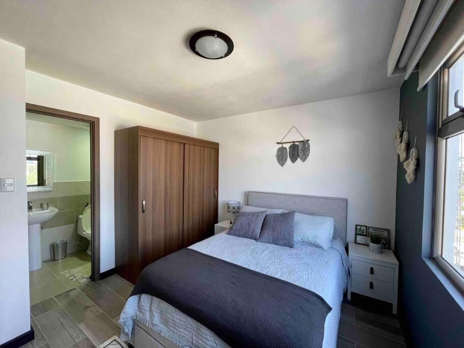 Lovely 2 Bedroom Rental Unit With Free Parking グアテマラシティ エクステリア 写真